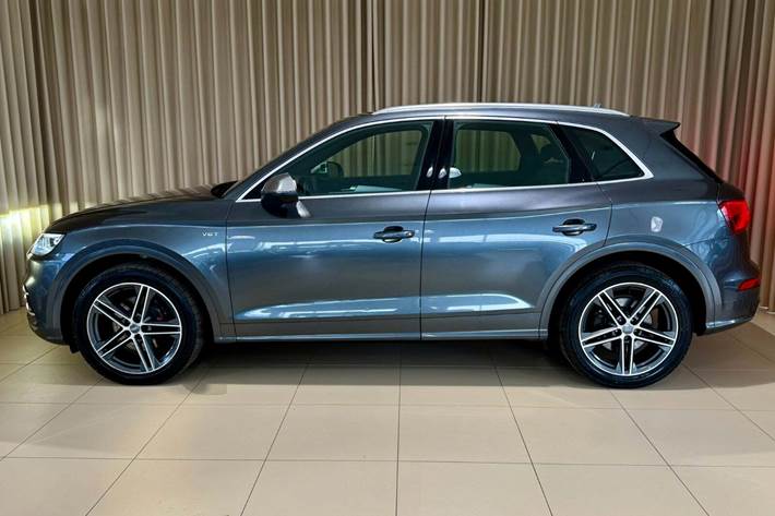 Grå Audi SQ5 fra 2018