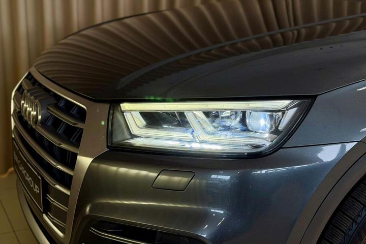 Grå Audi SQ5 fra 2018