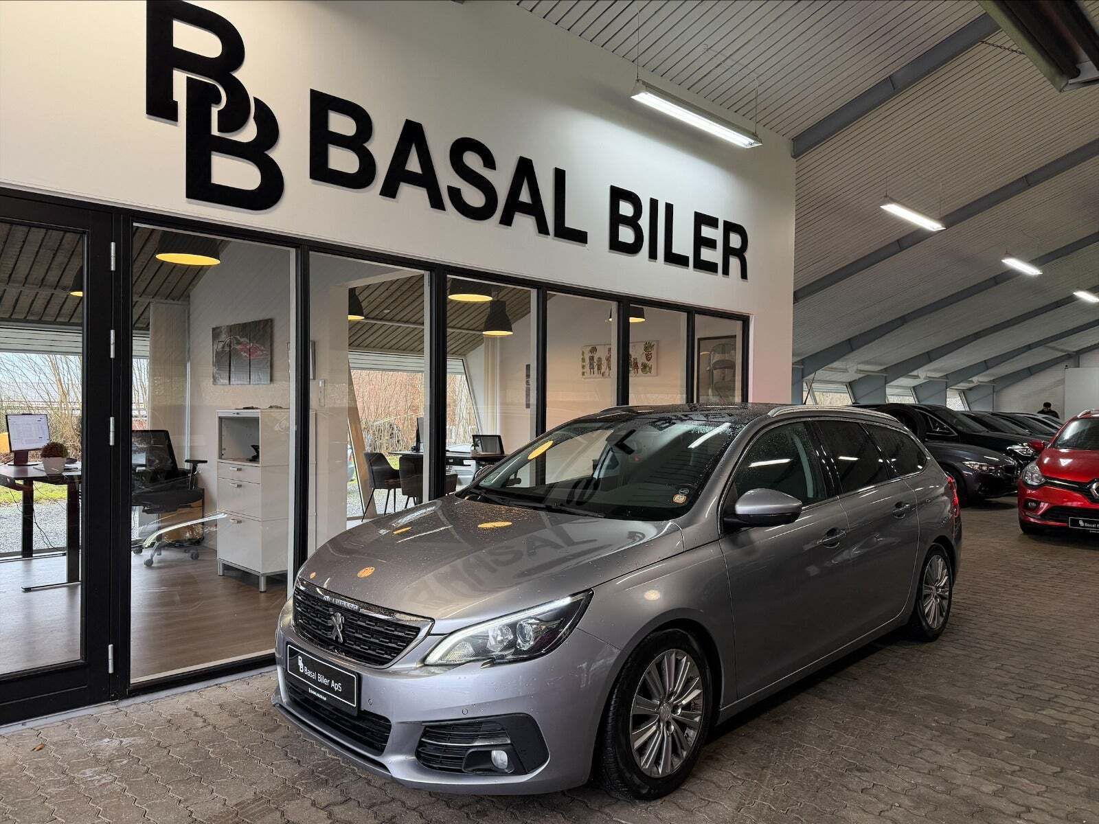 Grå Peugeot 308 fra 2018