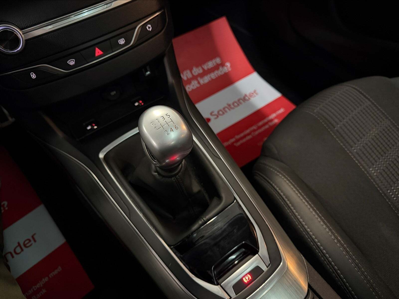 Grå Peugeot 308 fra 2018