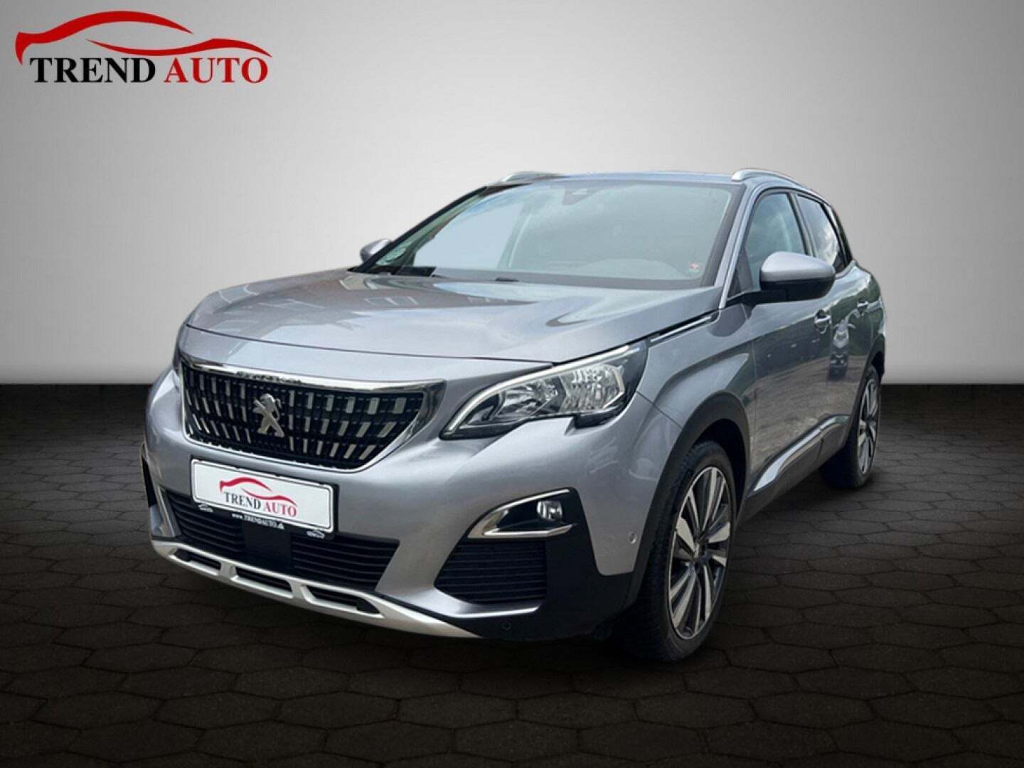 Grå Peugeot 3008 fra 2020