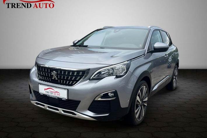 Grå Peugeot 3008 fra 2020 set udefra