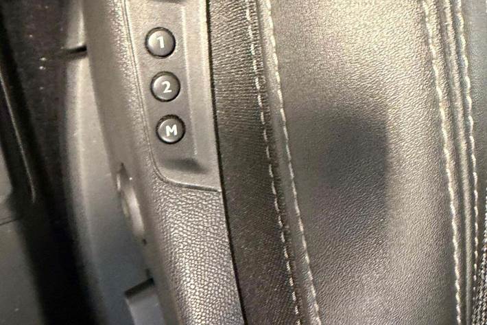 Grå Peugeot 3008 fra 2020