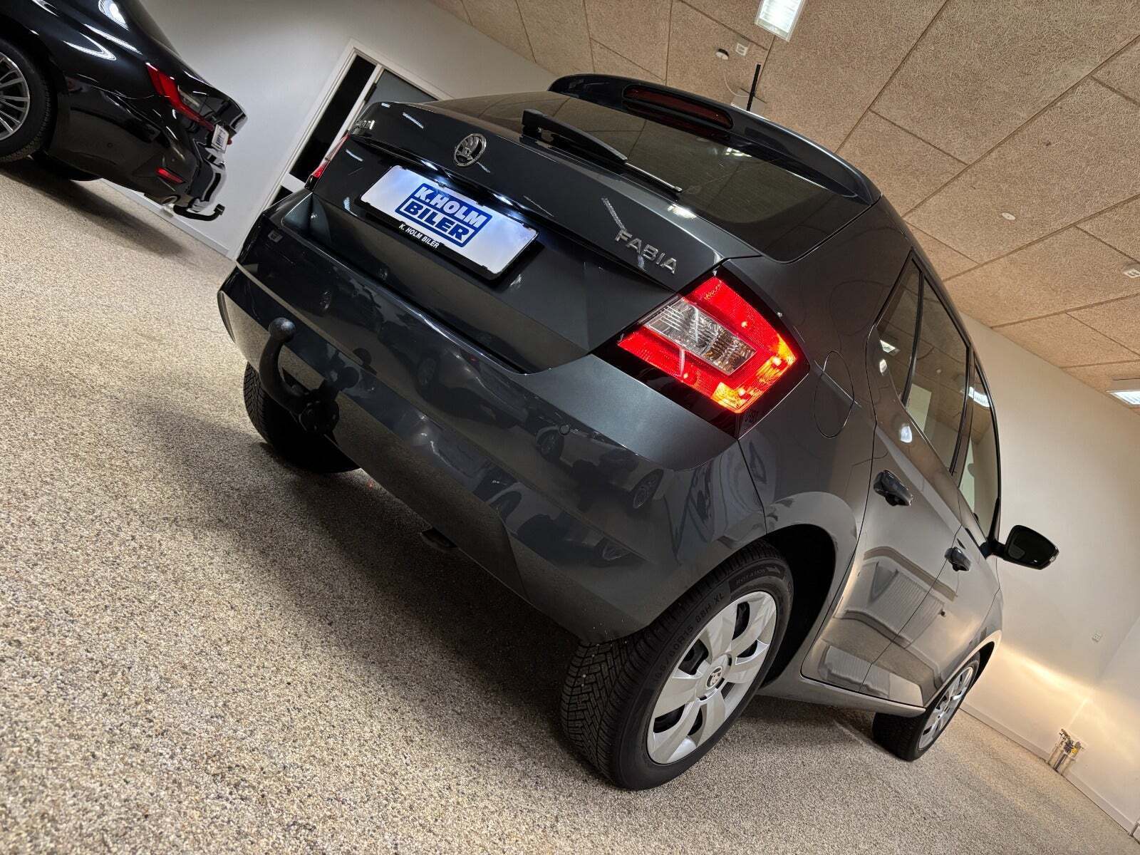 Grå Skoda Fabia fra 2018