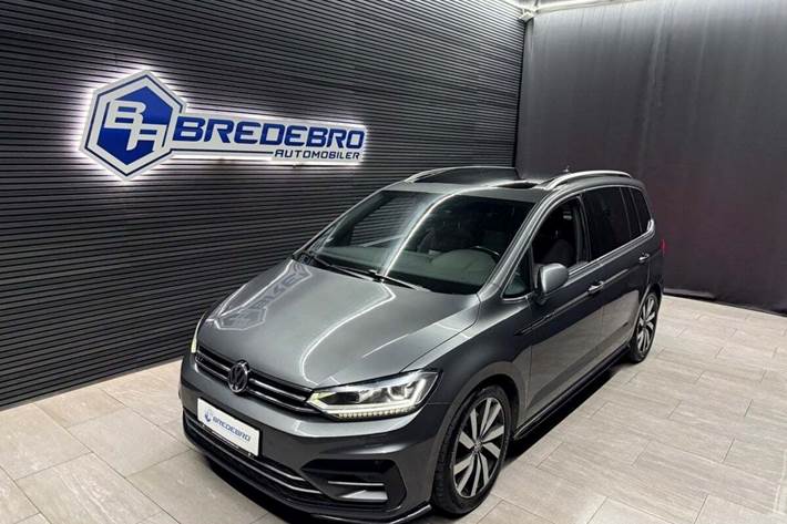 Grå VW Touran fra 2019