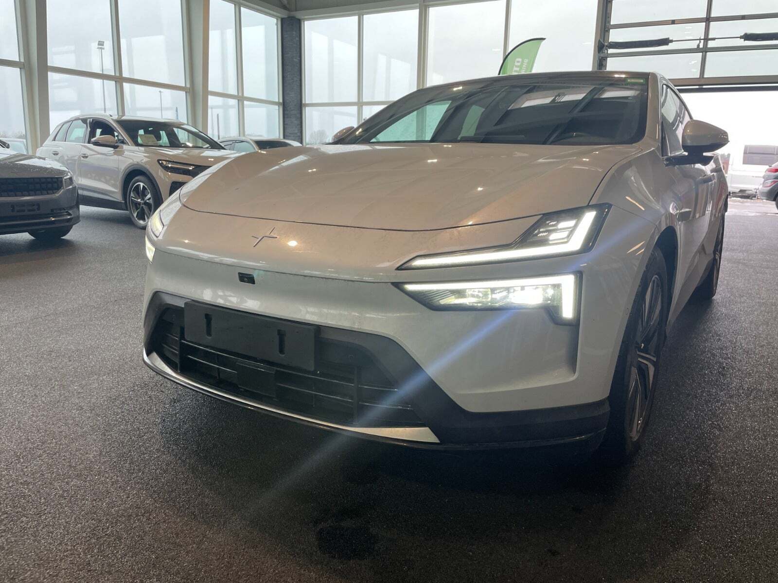 Sølv Polestar 4 fra 2024