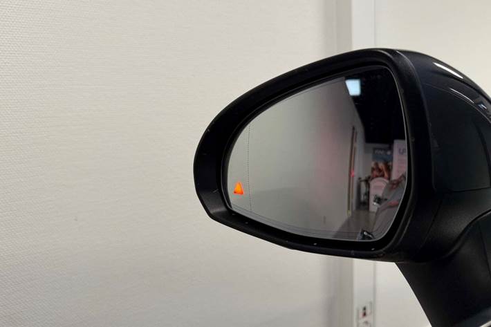 Sølv Mercedes EQE350 fra 2023