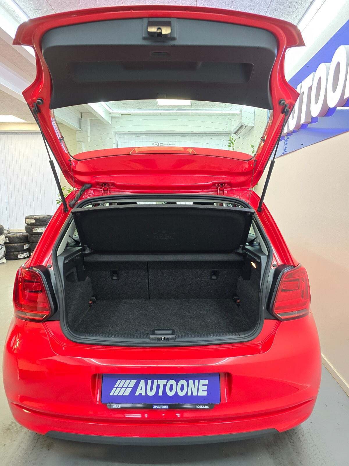 Rød VW Polo fra 2016