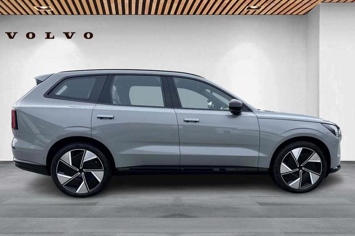 Grå Volvo EX90 fra 2025