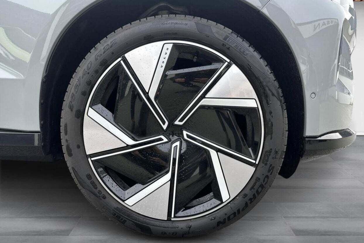 Grå Volvo EX90 fra 2025