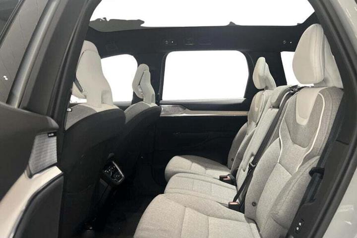 Grå Volvo EX90 fra 2025