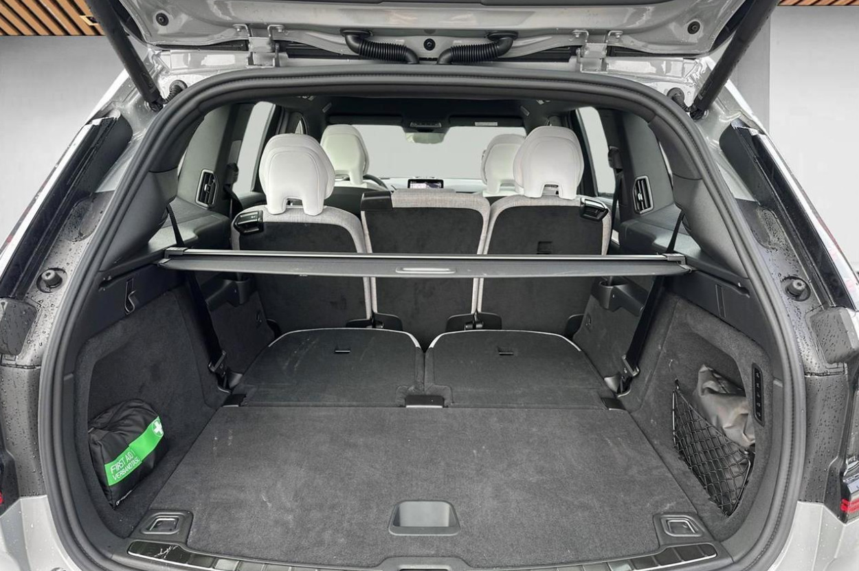 Grå Volvo EX90 fra 2025