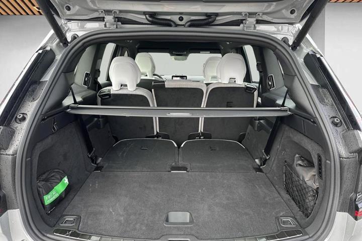 Grå Volvo EX90 fra 2025