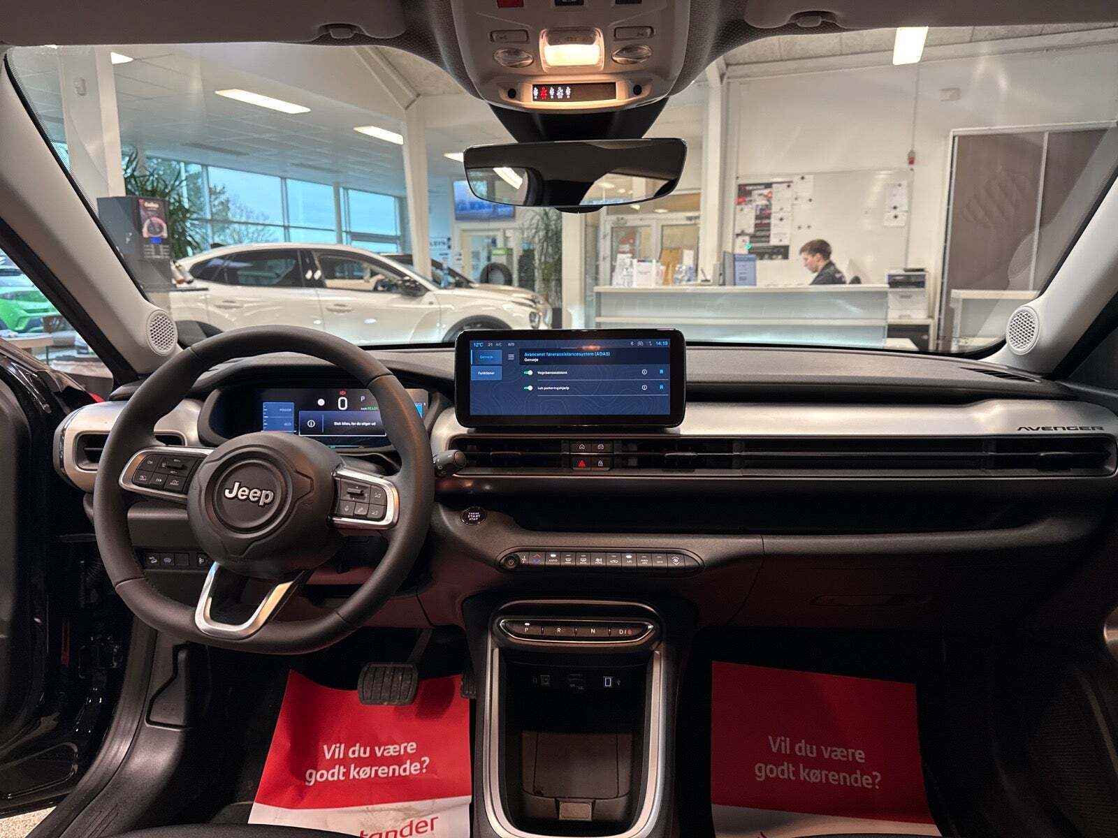 Sort Jeep Avenger fra 2024