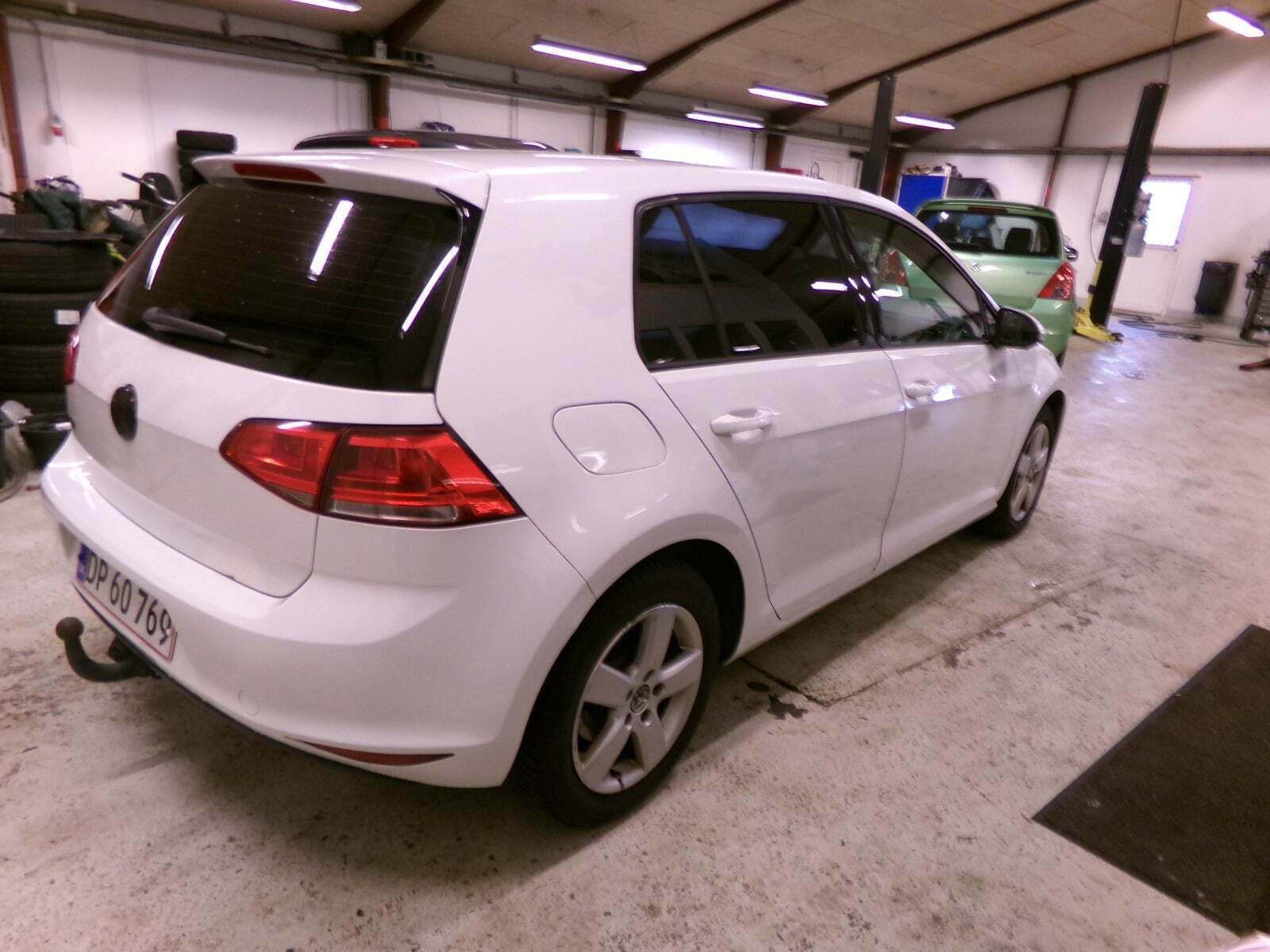 Hvid VW Golf VII fra 2013