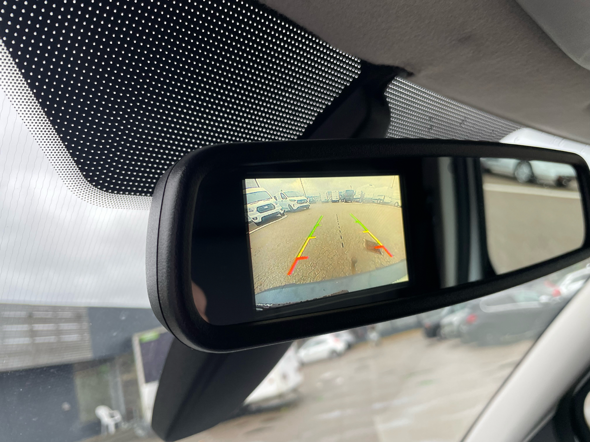 Hvid Ford Transit Connect fra 2017