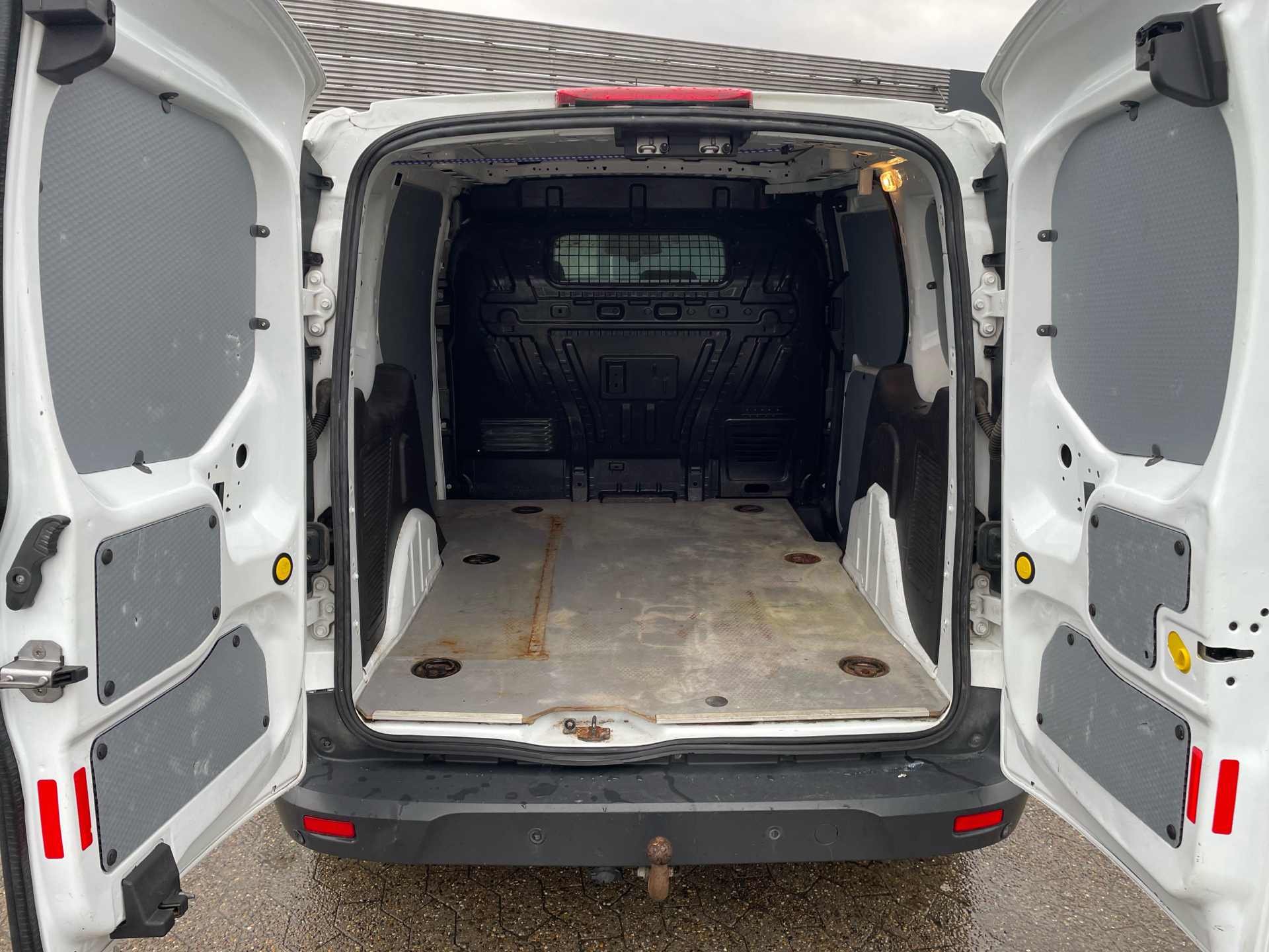 Hvid Ford Transit Connect fra 2017