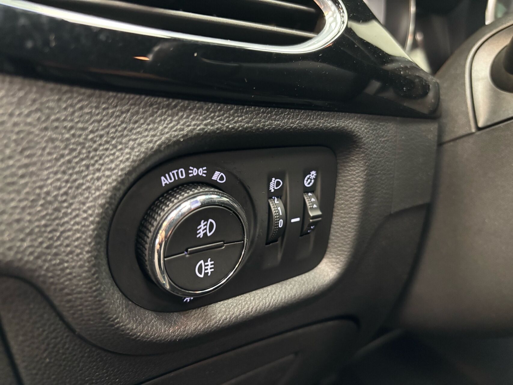 Grøn Opel Astra fra 2017