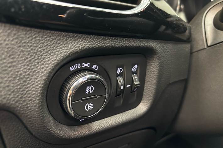 Grøn Opel Astra fra 2017