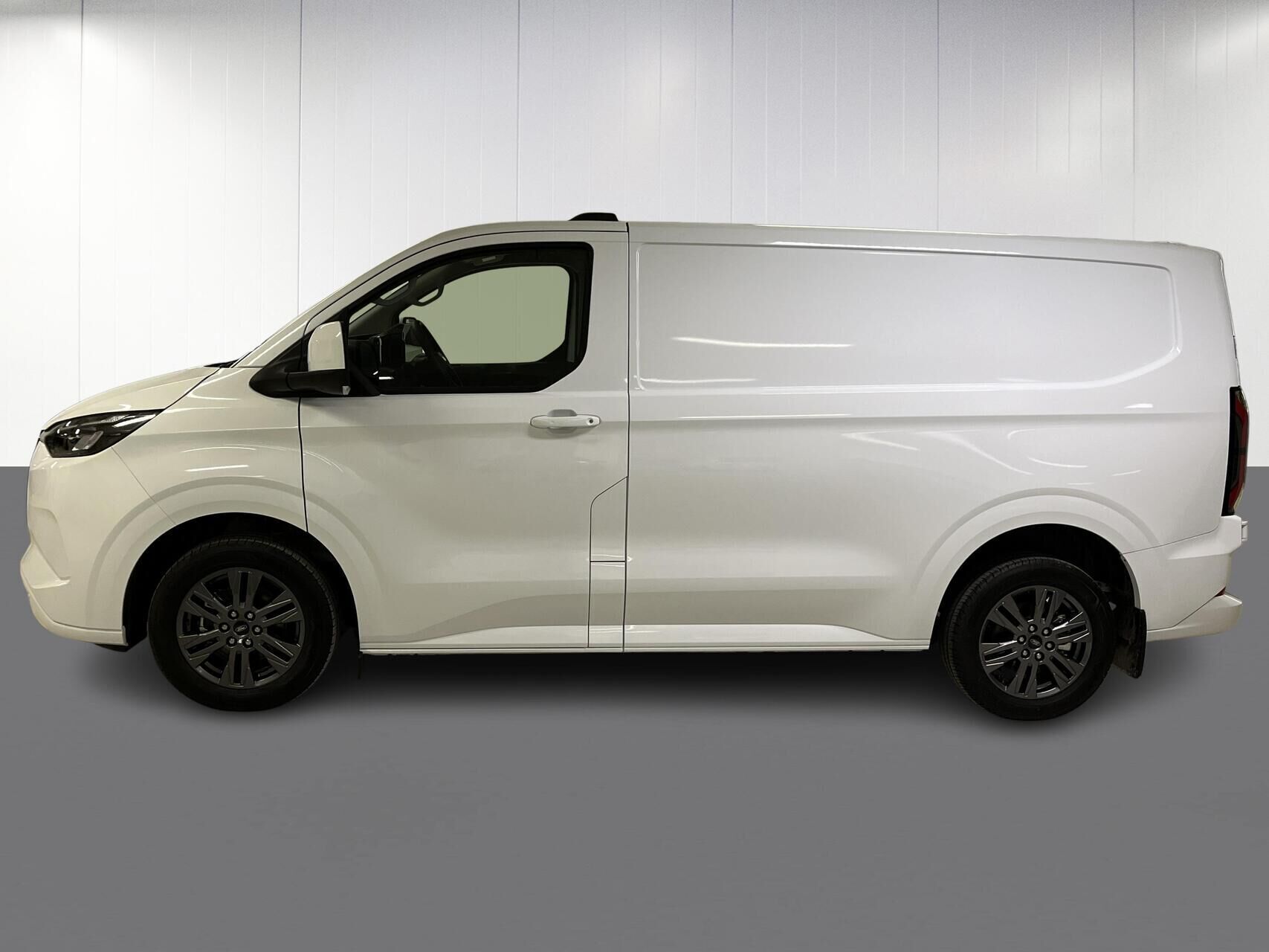 Ford E-Transit Custom 320 L1H1 EL Limited 218HK Van Aut.
