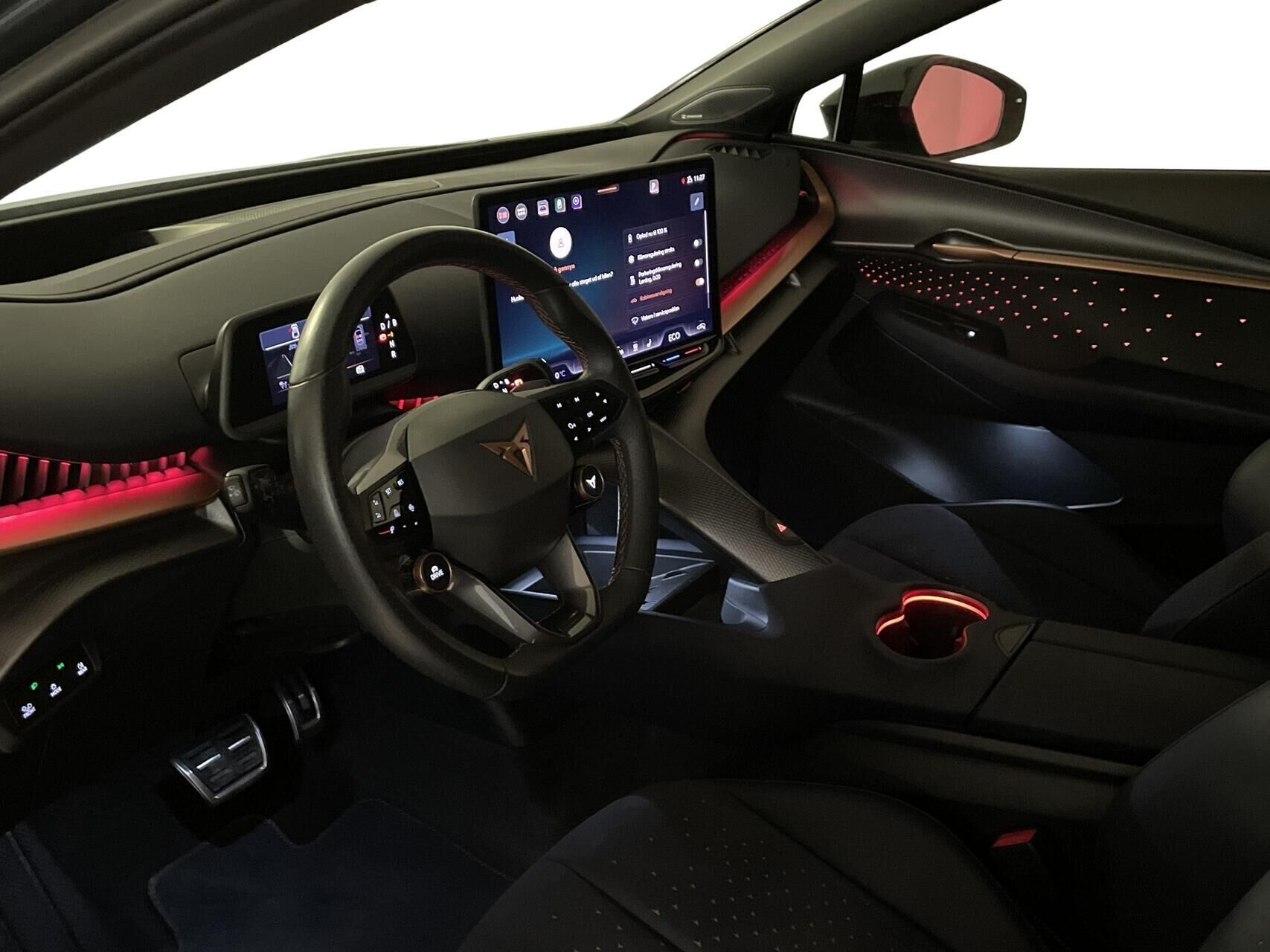 Blå Cupra Tavascan fra 2024