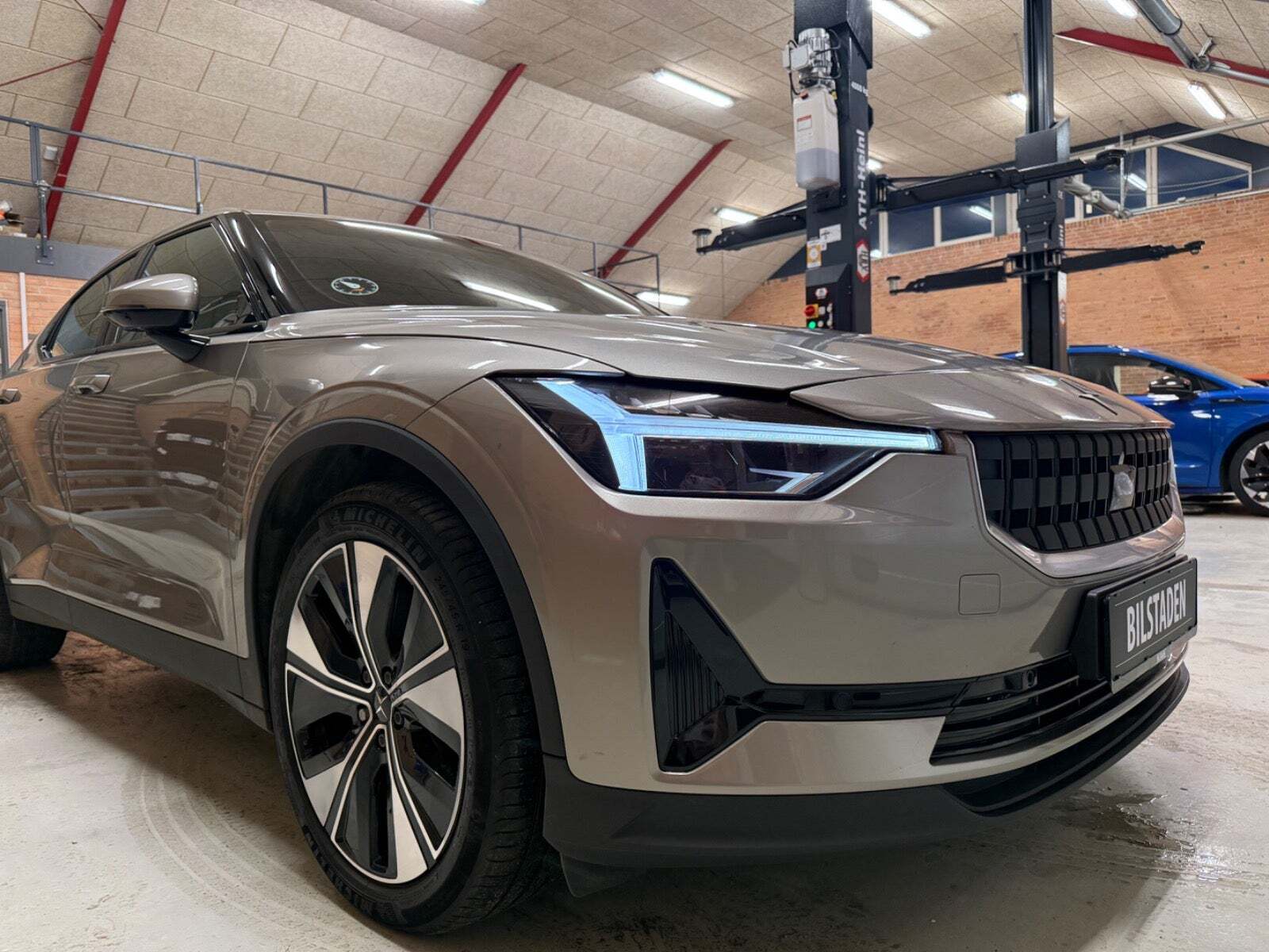 Beige Polestar 2 fra 2022
