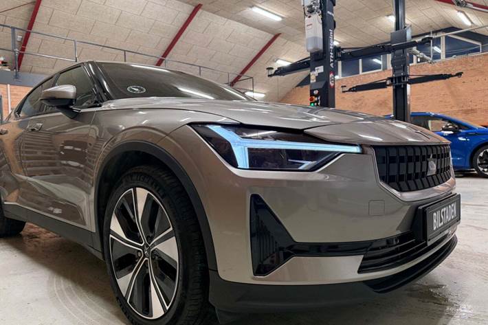 Beige Polestar 2 fra 2022