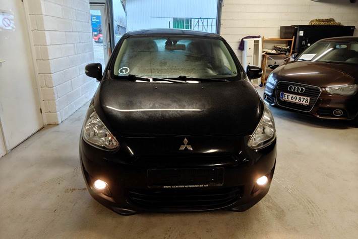 Gul Mitsubishi Space Star fra 2015