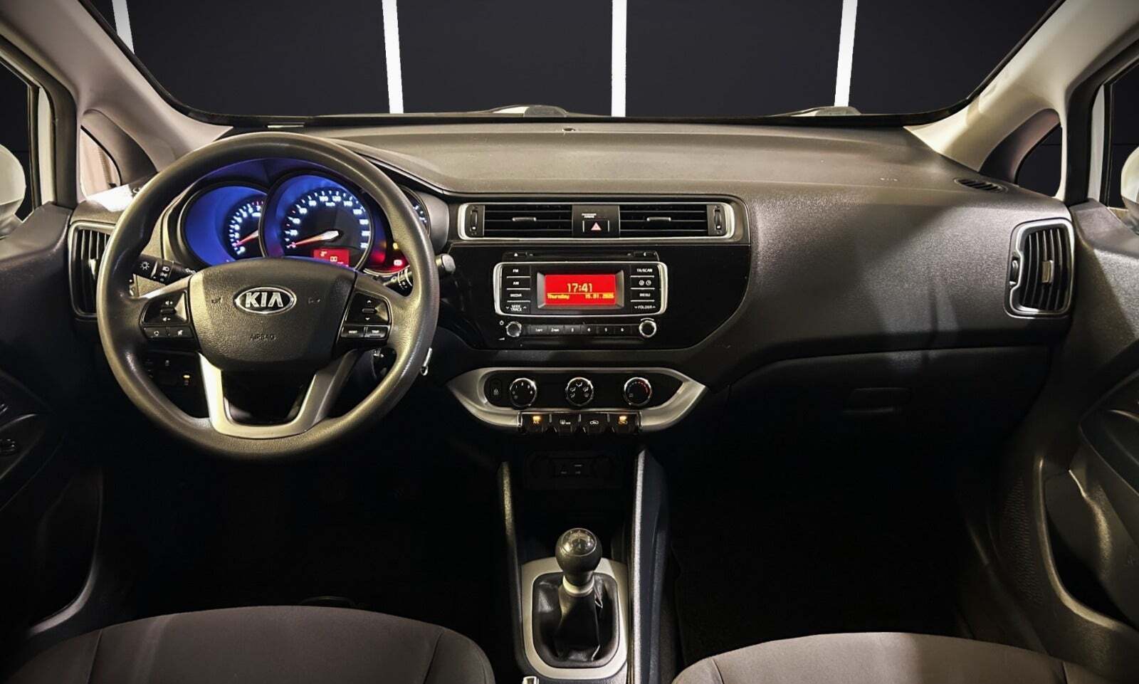 Hvid Kia Rio fra 2015