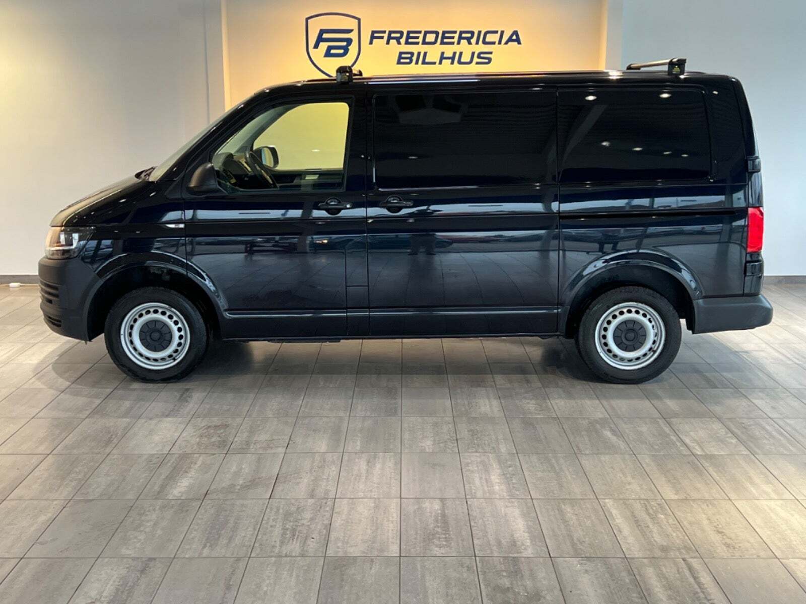 VW Transporter 2,0 TDi 140 Kassevogn DSG kort