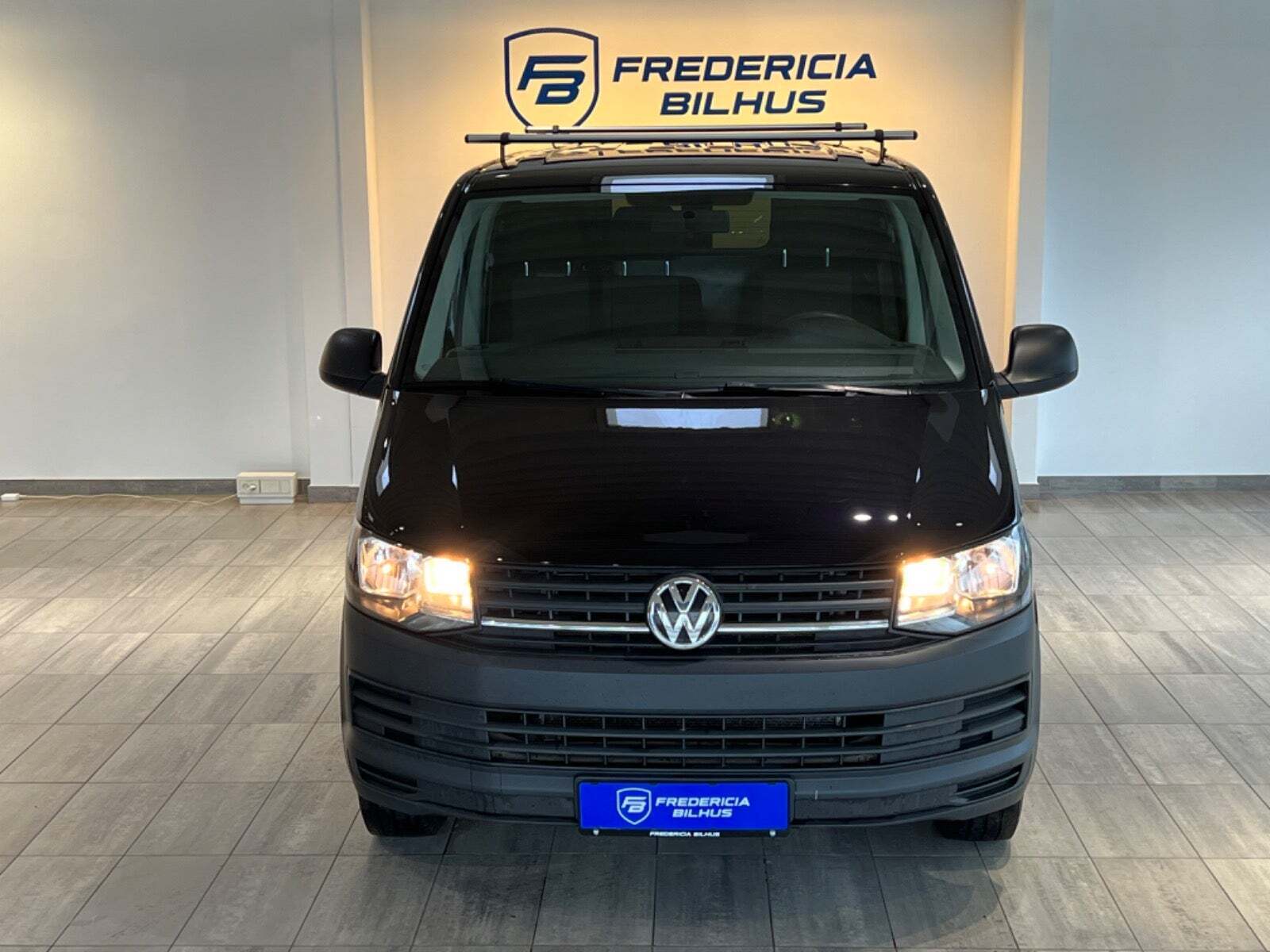 Sort VW Transporter fra 2018