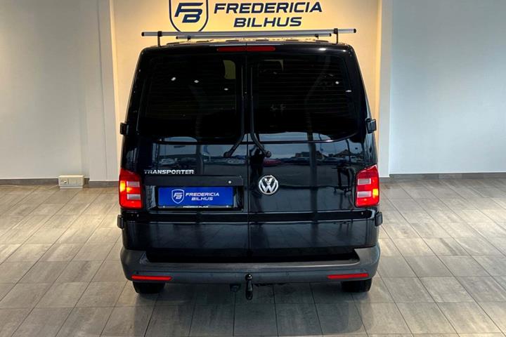 Sort VW Transporter fra 2018