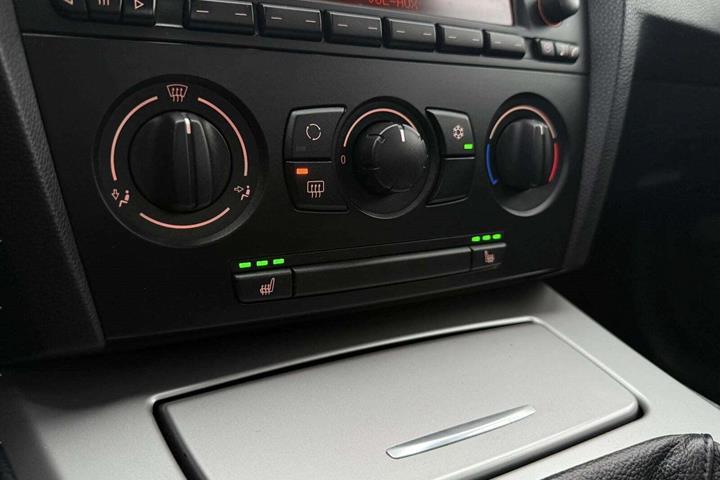 undefined BMW 320i fra 2007