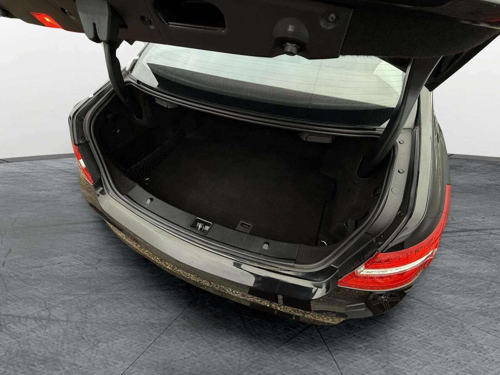 Sort Mercedes E350 fra 2009