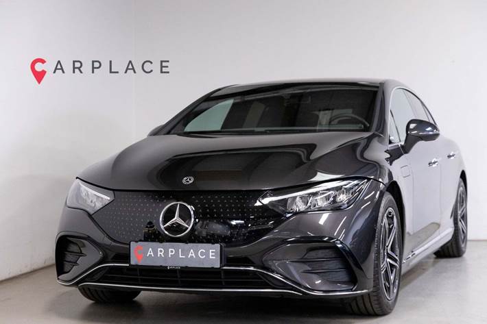 Grå Mercedes EQE300 fra 2023 set udefra