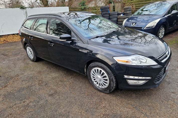 Sort Ford Mondeo fra 2014