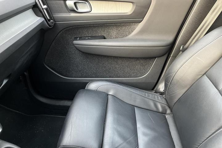 Sort Volvo XC40 fra 2022