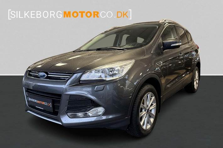 Grå Ford Kuga fra 2016 set udefra