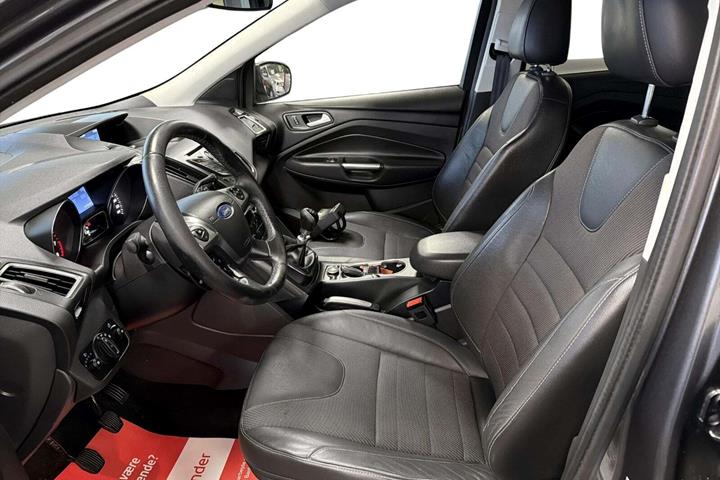Grå Ford Kuga fra 2016