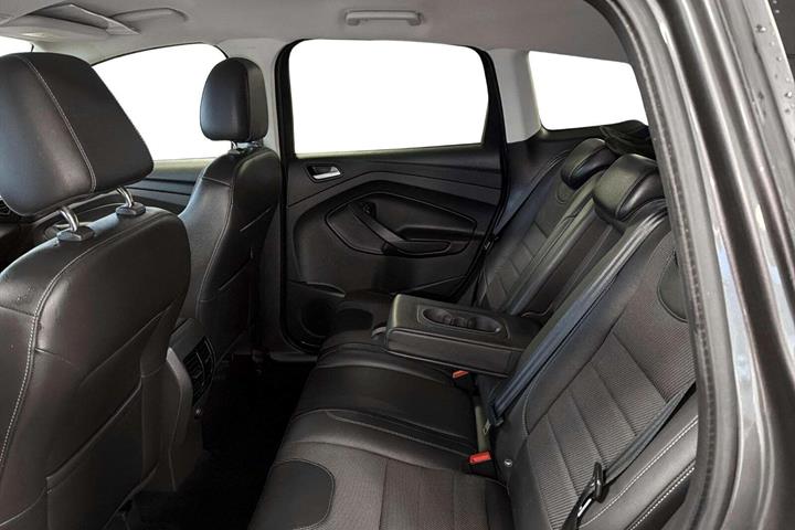 Grå Ford Kuga fra 2016