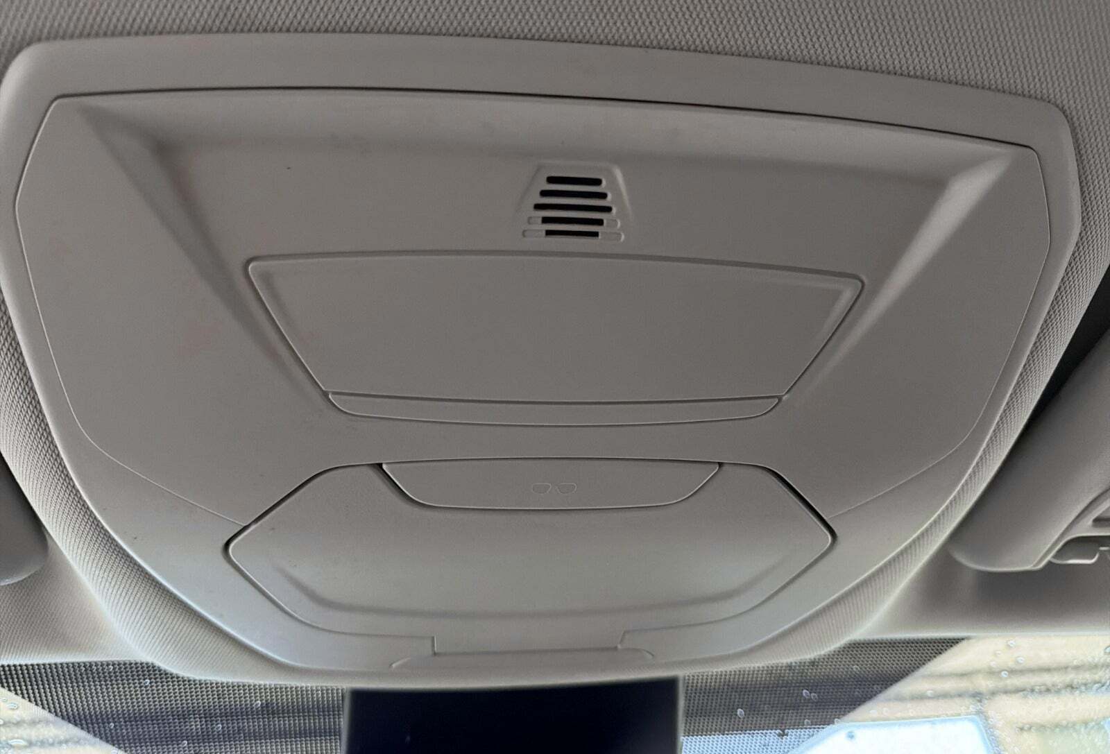 Grå Ford Kuga fra 2016