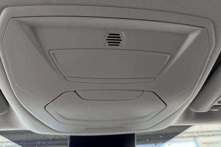 Grå Ford Kuga fra 2016