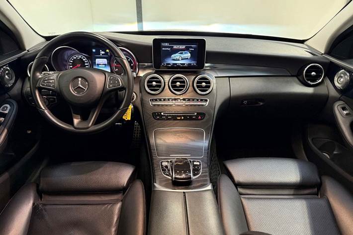 Grå Mercedes C200 fra 2015