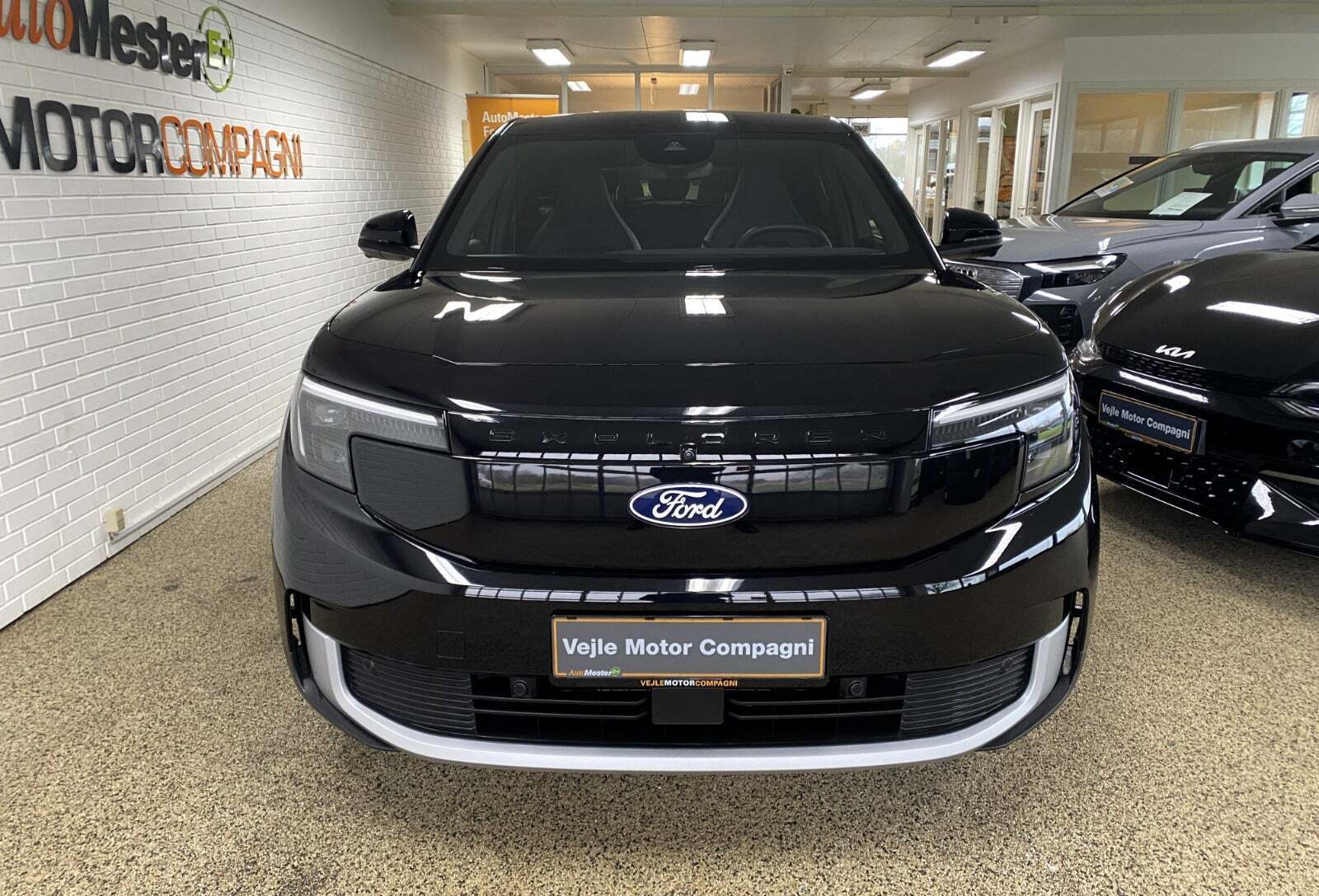 Ford Explorer 82 Premium Extended Range