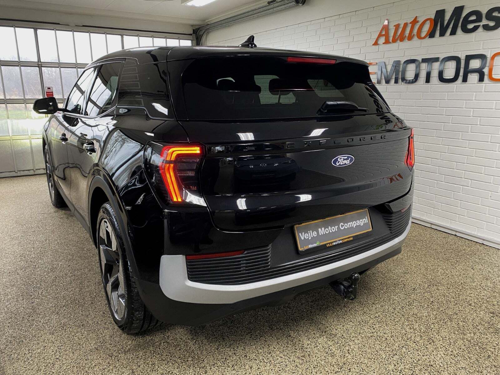 Sort Ford Explorer fra 2024