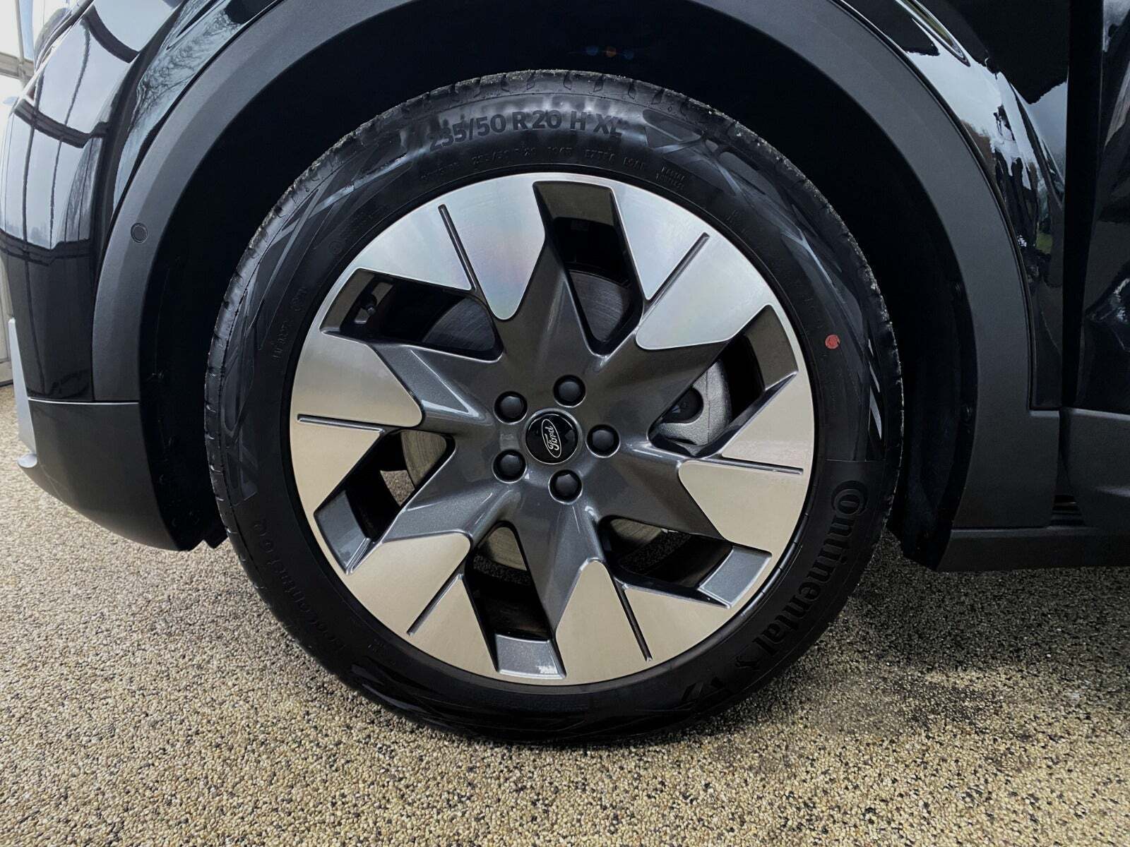 Sort Ford Explorer fra 2024