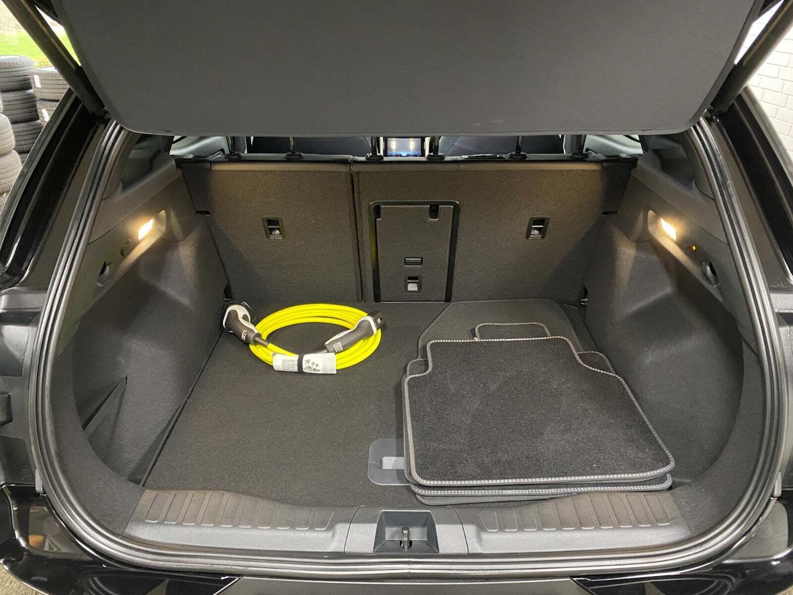 Sort Ford Explorer fra 2024