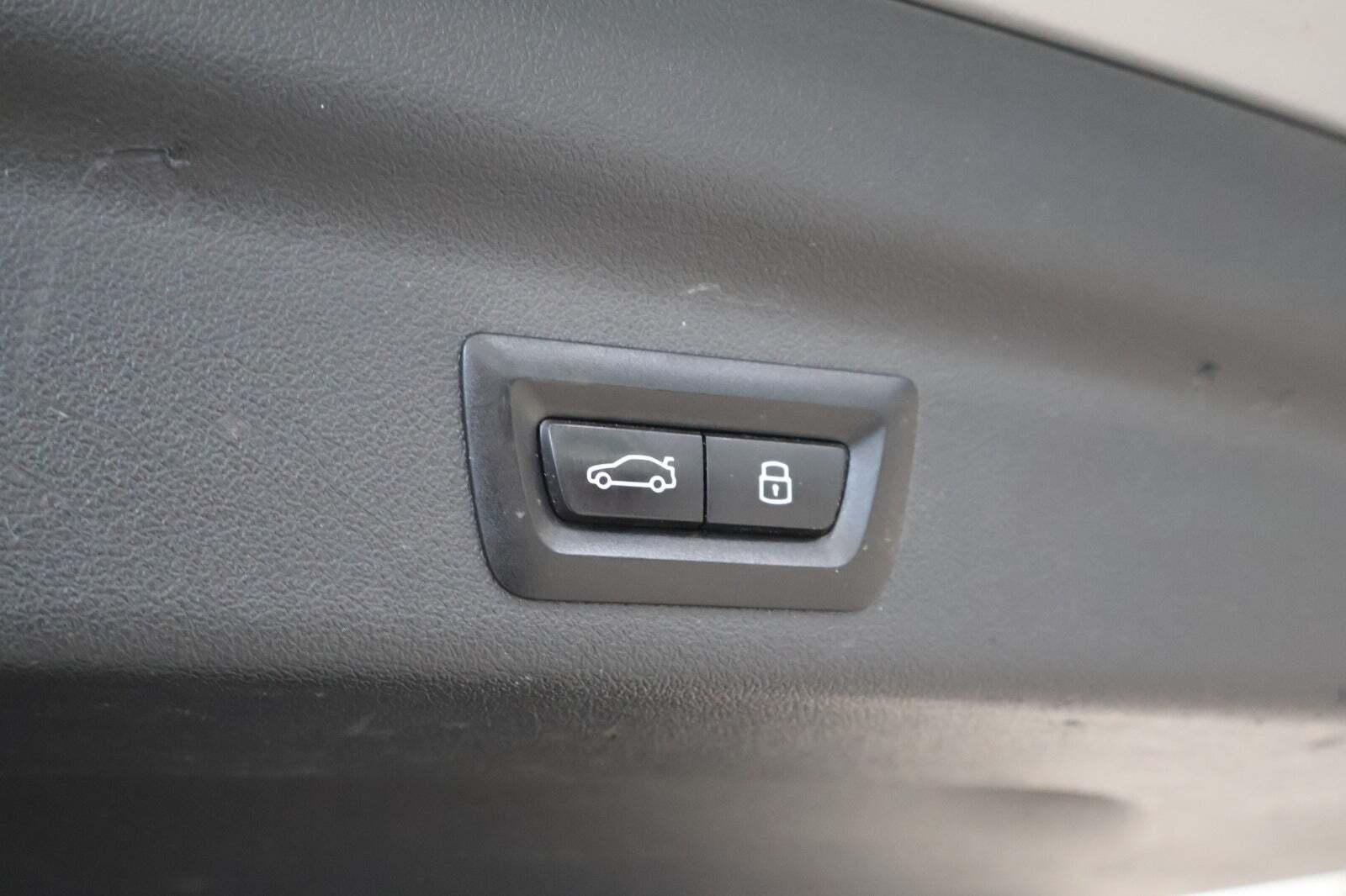 Sølv BMW iX1 fra 2023