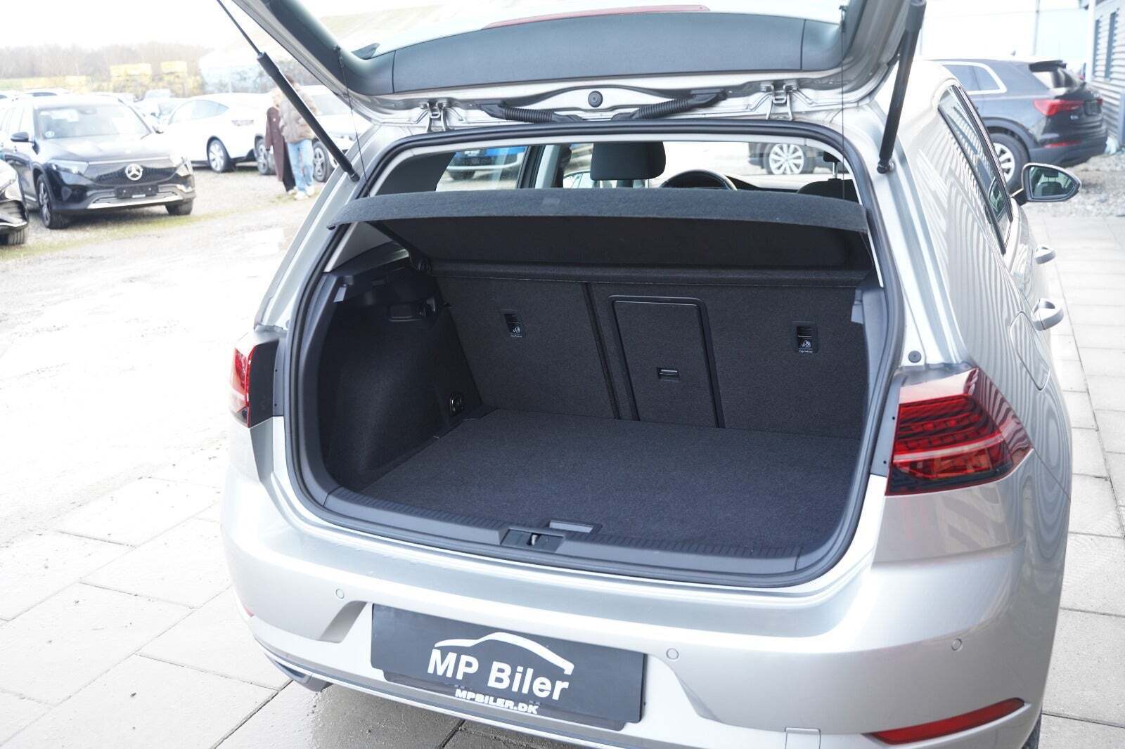 Grå VW e-Golf VII fra 2020