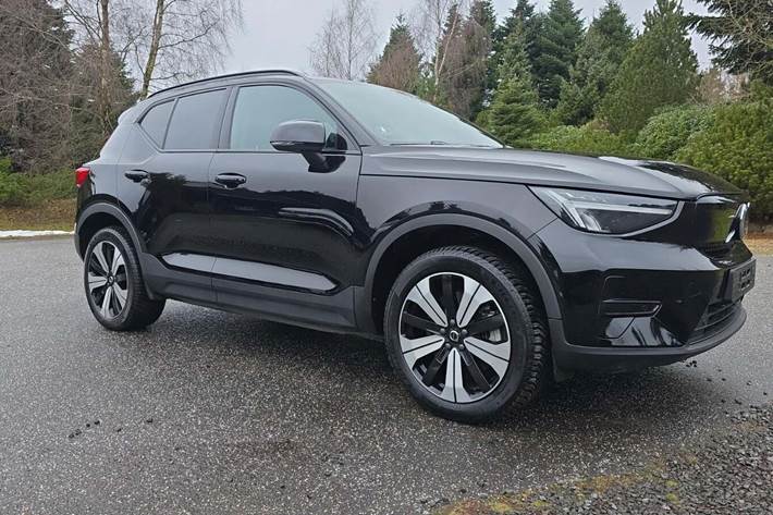 Sort Volvo XC40 fra 2022 set udefra